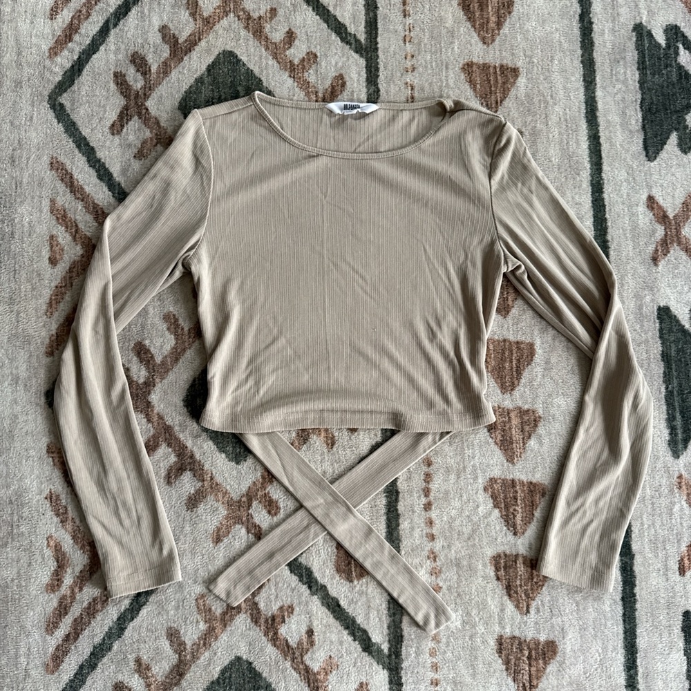 Long sleeve croppie with back tie